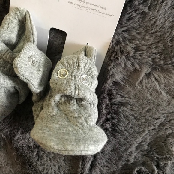 Burt’s Bees adjustable baby booties - Picture 2 of 4